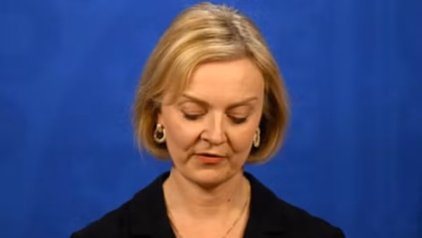 Thủ tướng Anh Liz Truss: Ghế ngồi chưa ấm đã lung lay