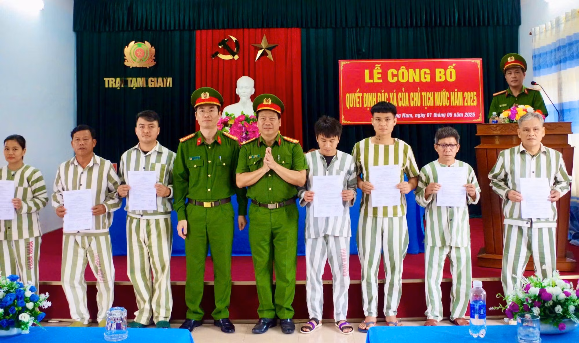 Thứ trưởng Lê Văn Tuyến dự Lễ đặc xá tại Trại giam An Điềm -0