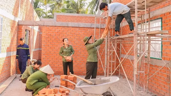 Nhiều tỉnh miền Tây hoàn thành việc xóa nhà tạm, nhà dột nát