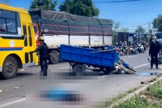 Lấn làn&nbsp;bất ngờ, tài xế xe ba gác bị xe ben tông tử vong -0
