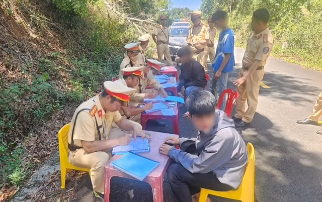 Kịp thời ngăn chặn 2 nhóm thanh niên tụ tập đua xe trái phép -0