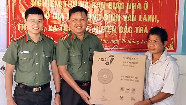 Chuyện về Đại úy Công an đoạt giải cao nhất&nbsp;cuộc thi Đại sứ văn hóa đọc trong CAND