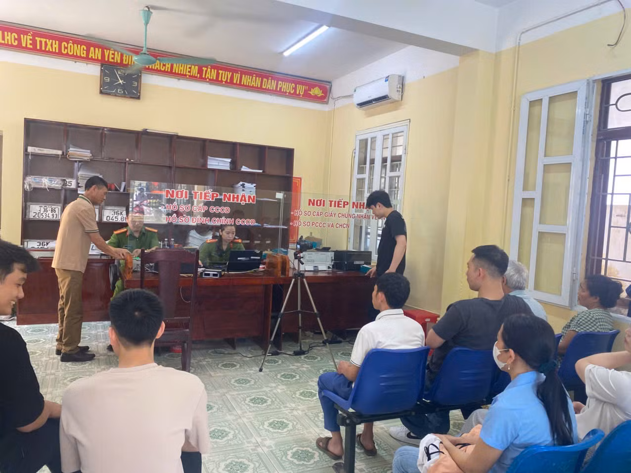 Thu nhận gần 10.000 hồ sơ cấp Căn cước và hồ sơ tài khoản định danh điện tử trong 5 ngày nghỉ lễ -0