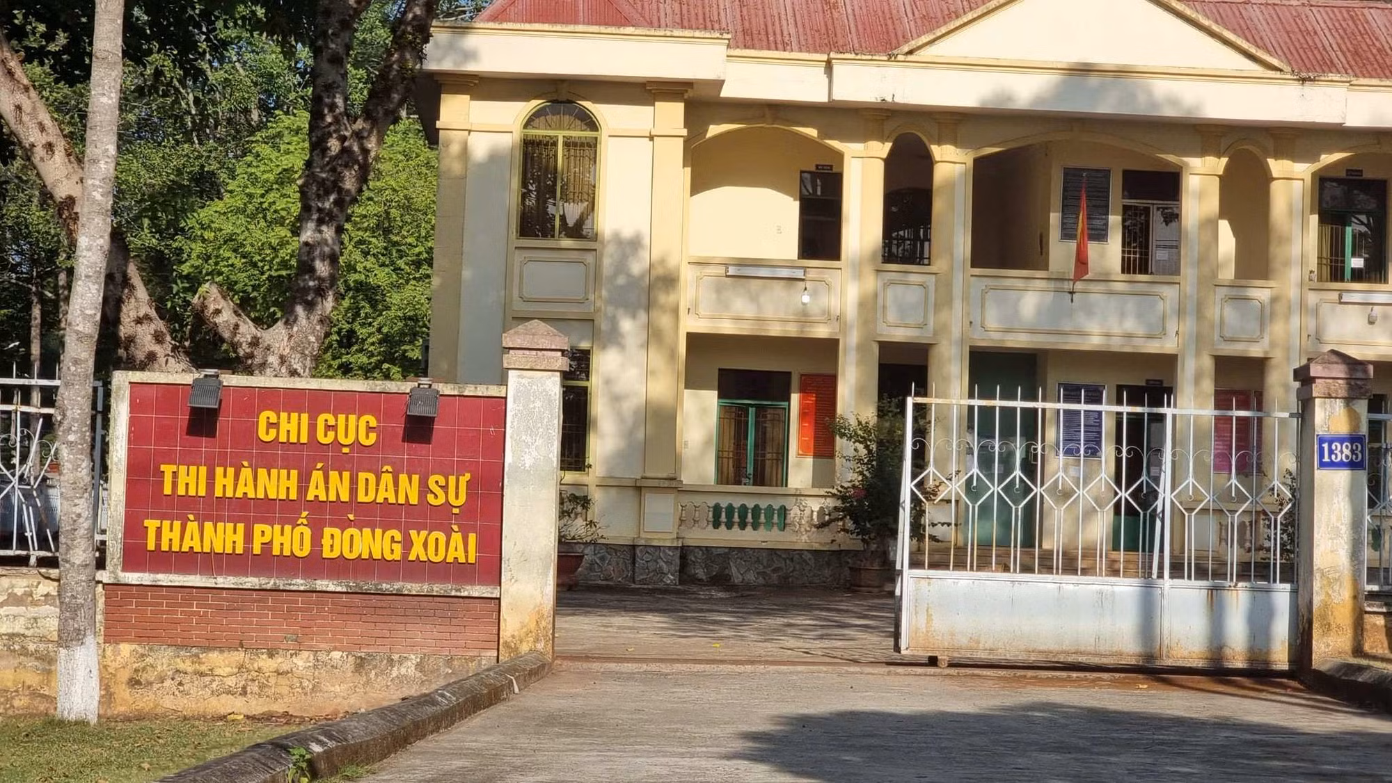 chi cục thi hành án dân sự tp đồng xoài - nời vương thanh hải làm việc..jpg -0
