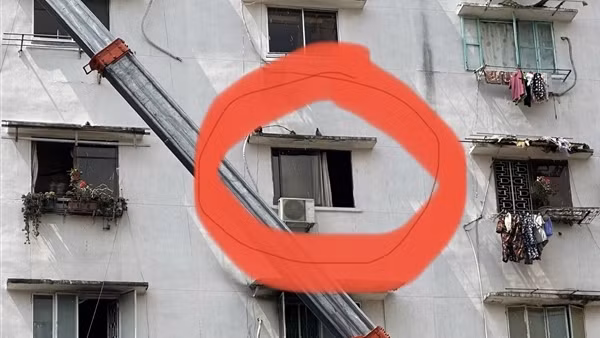 5 người bị ngạt khói trong vụ cháy chung cư cũ lúc rạng sáng