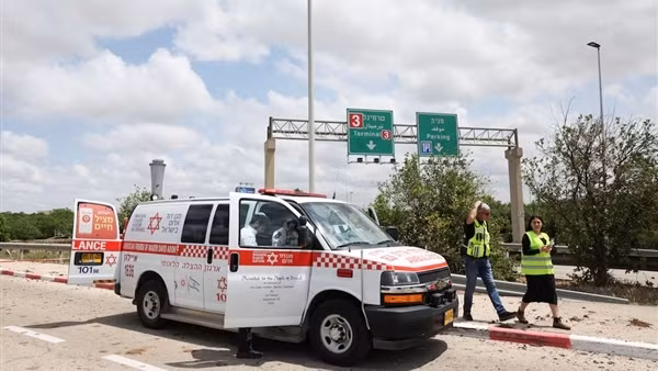 Tên lửa Houthi rơi gần sân bay chính của Israel