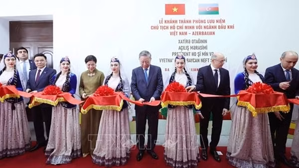 Khánh thành Phòng Lưu niệm Chủ tịch Hồ Chí Minh với ngành Dầu khí Việt Nam - Azerbaijan