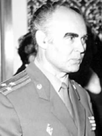 Vladimir Glukhov: từ “kẻ đưa hối lộ” đến Đại tá tình báo -0
