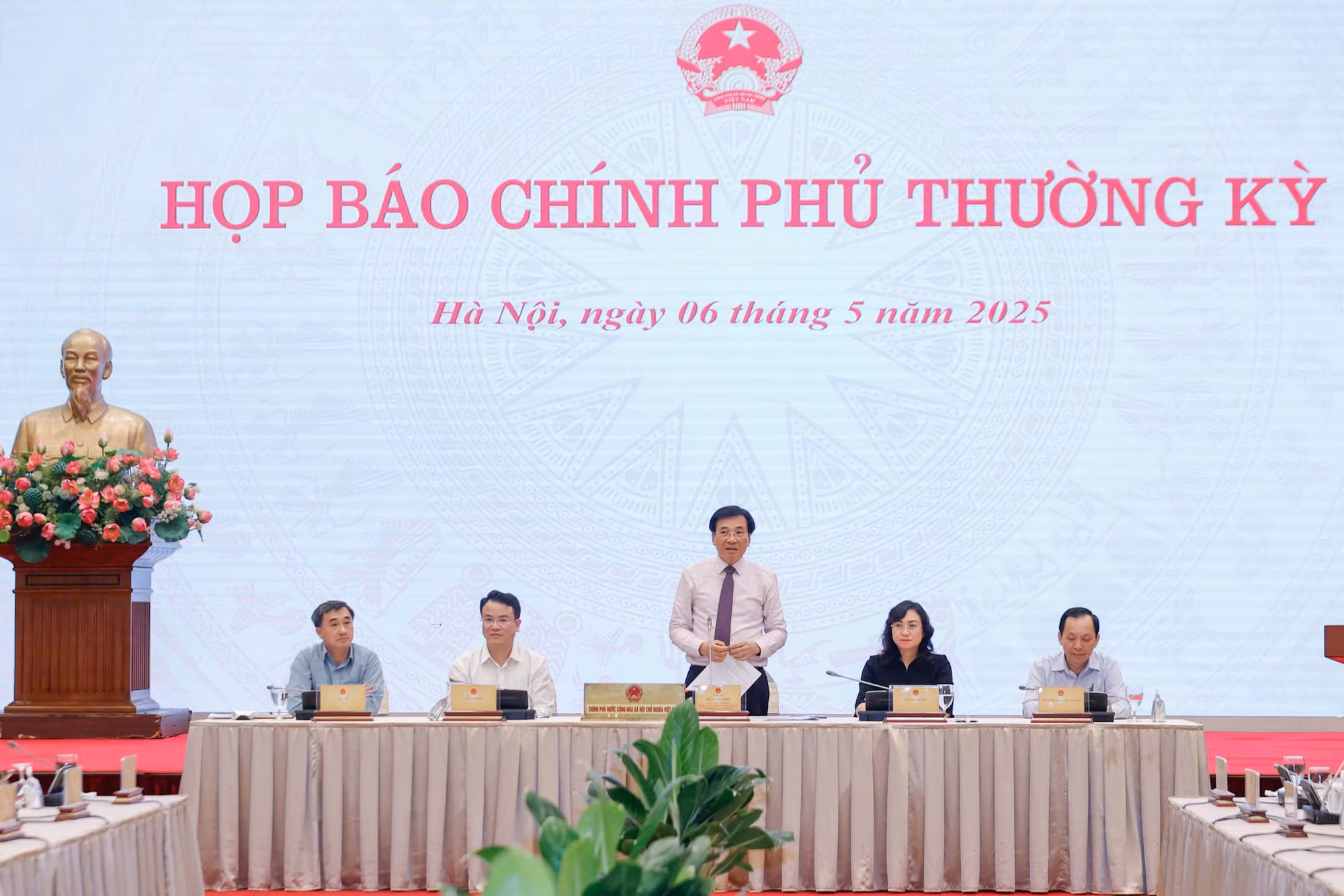 Chi khoảng 25.000 tỷ/năm khám sức khoẻ miễn phí cho toàn dân -0
