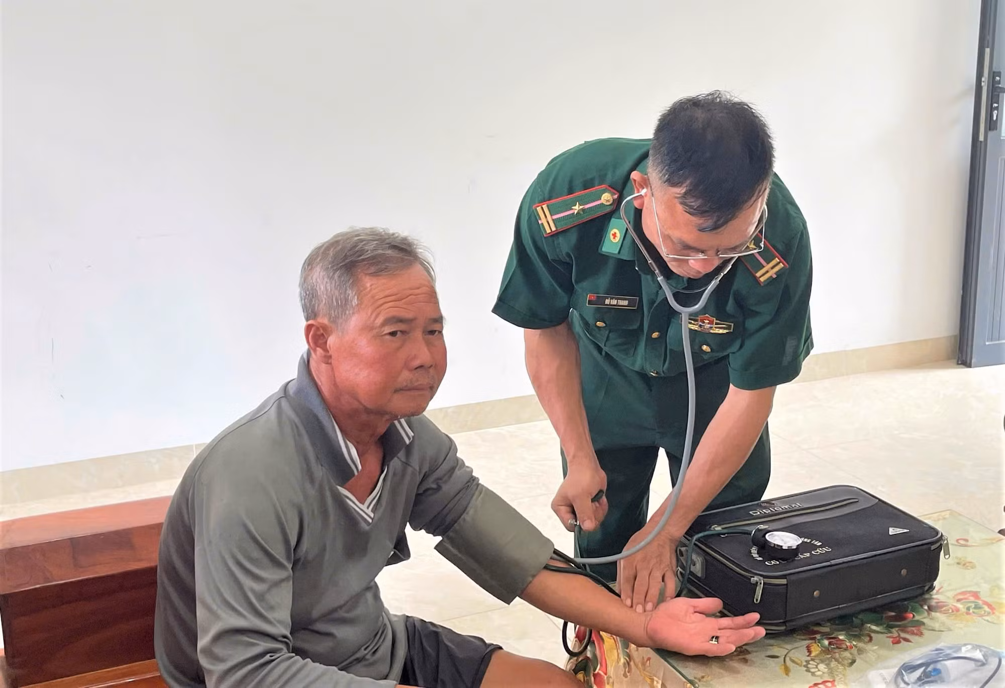 10 ngư dân được cứu sống trên biển Côn Đảo -2