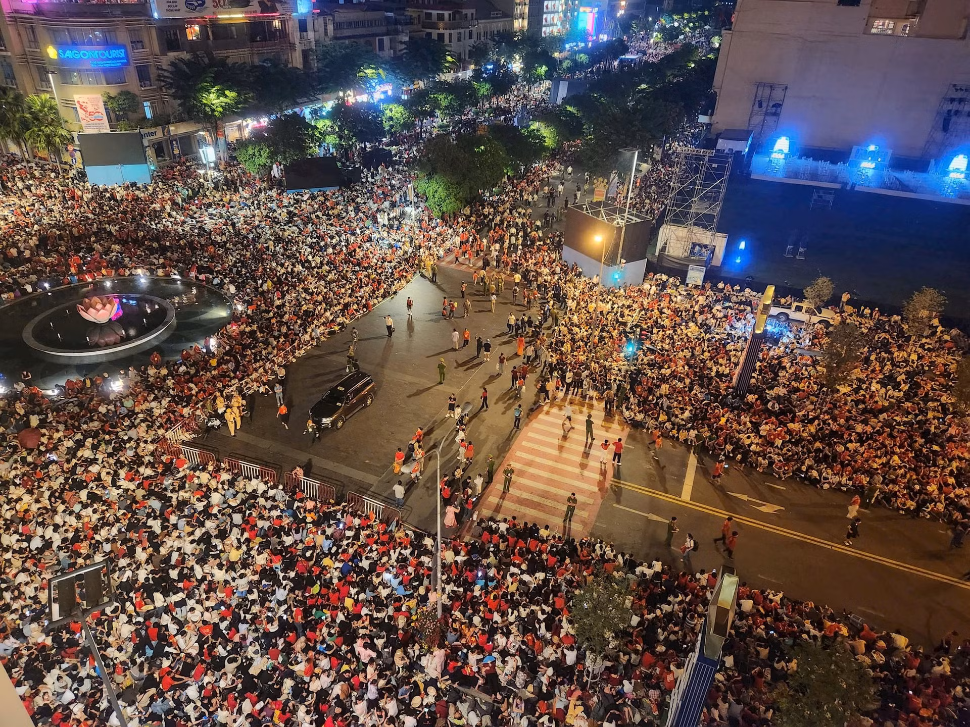 Thành phố Hồ Chí Minh dẫn đầu cả nước về lượng khách và doanh thu du lịch -0