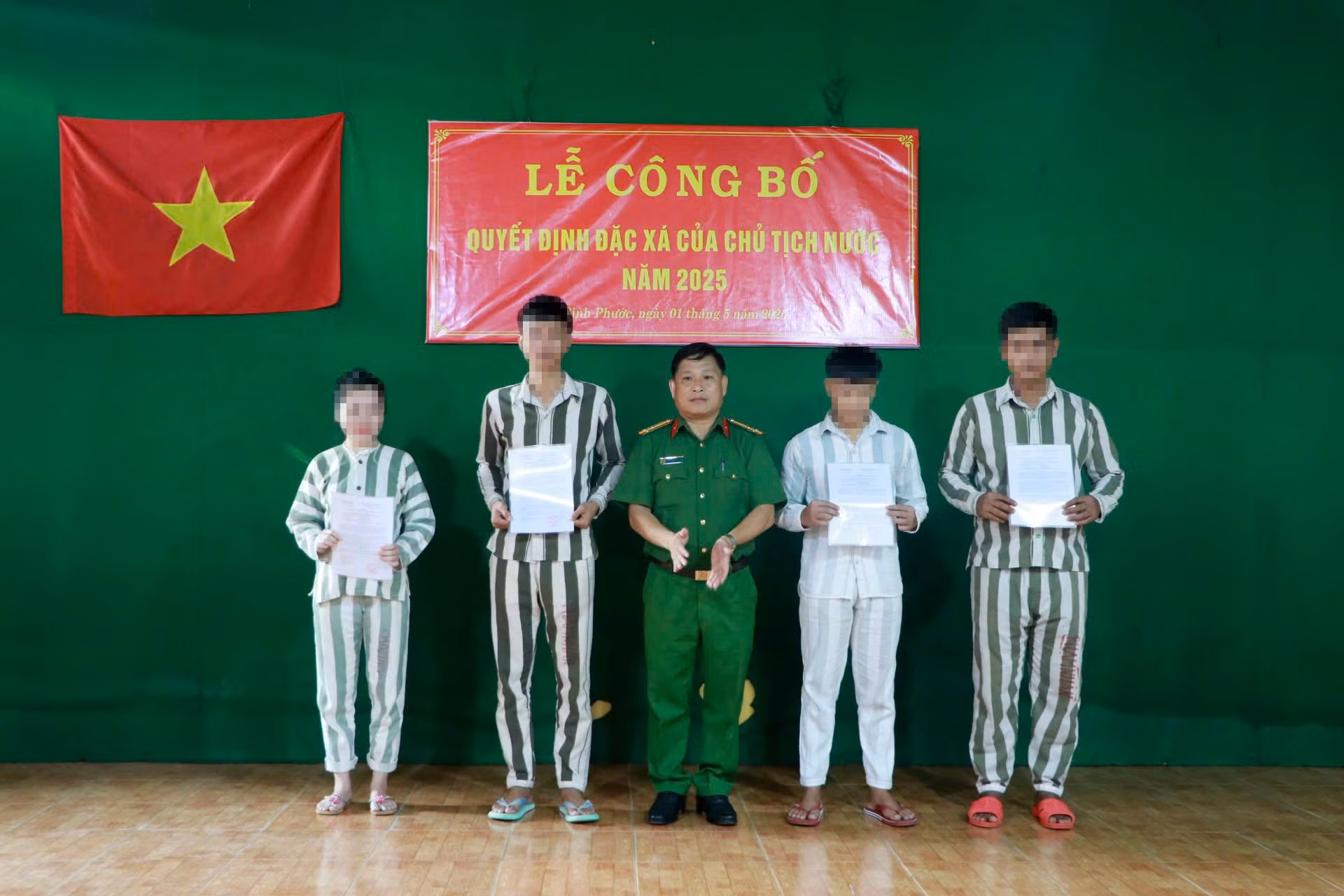 Phạm nhân vui mừng khi được đặc xá -0