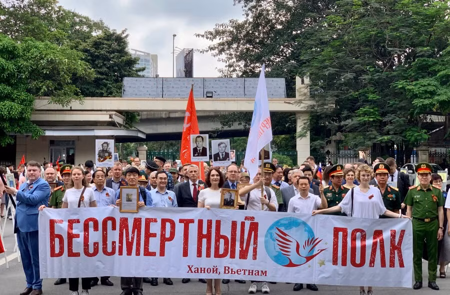 Đại biểu tham gia diễu hành "Binh đoàn bất tử" tại Trường Đại học PCCC.