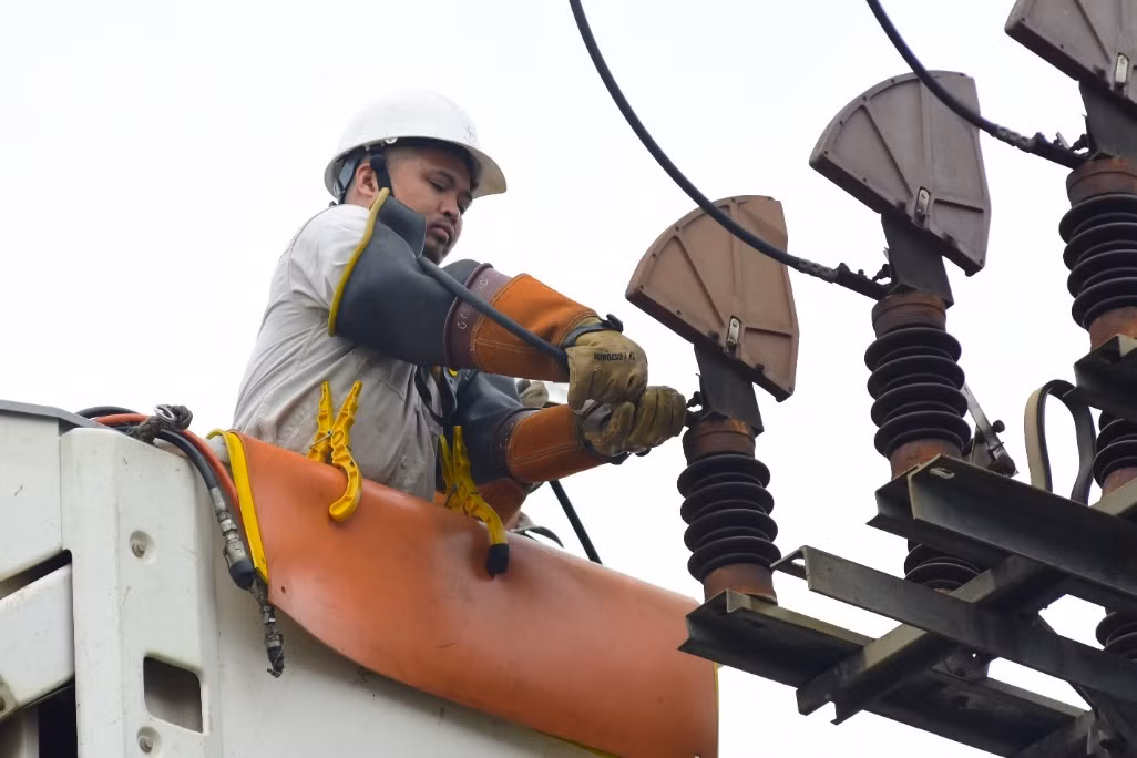 Đội sửa chữa điện nóng – Hotline của EVNHANOI -0