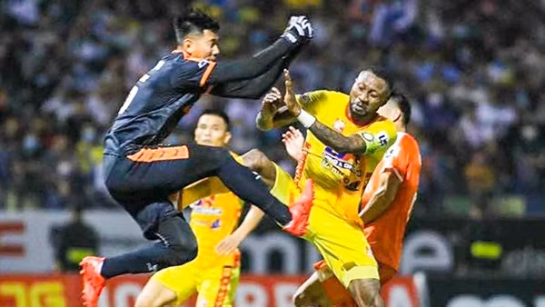 Nghịch lý Hoàng Vũ Samson với bóng đá Việt Nam
