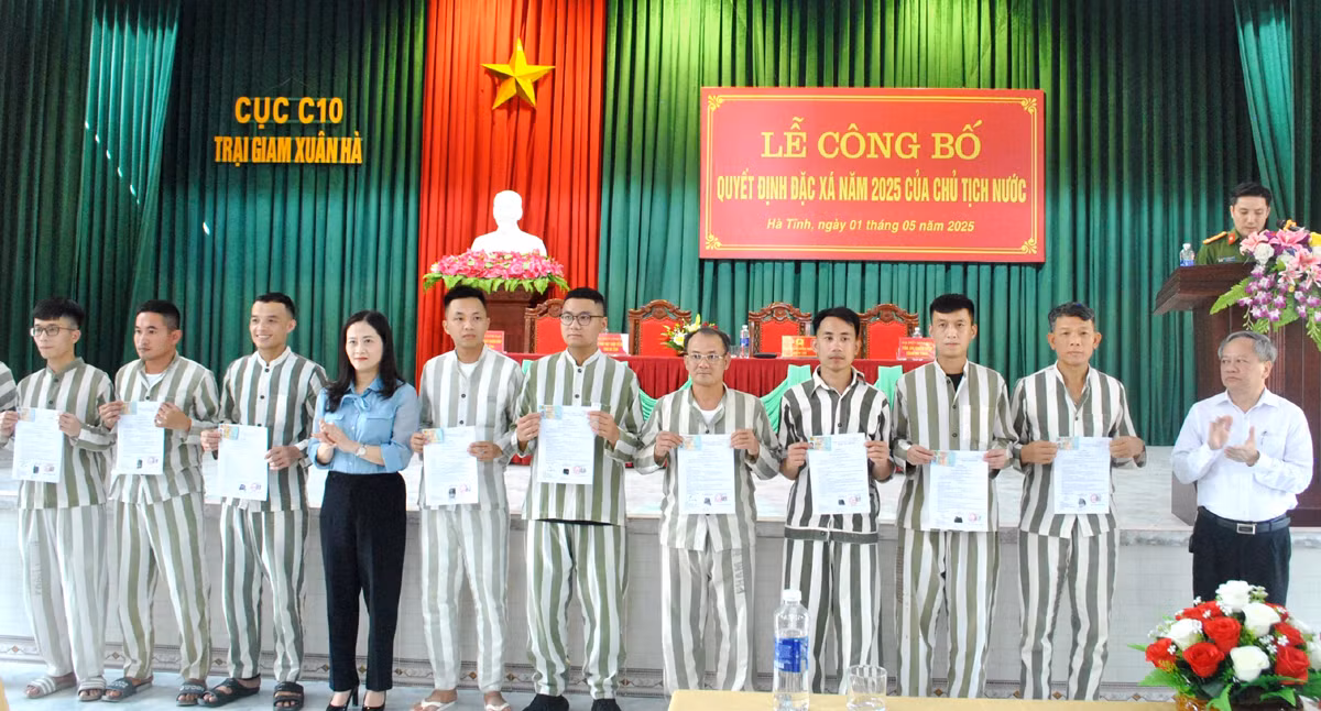 Trại giam Xuân Hà công bố Quyết định đặc xá cho 89 phạm nhân -0