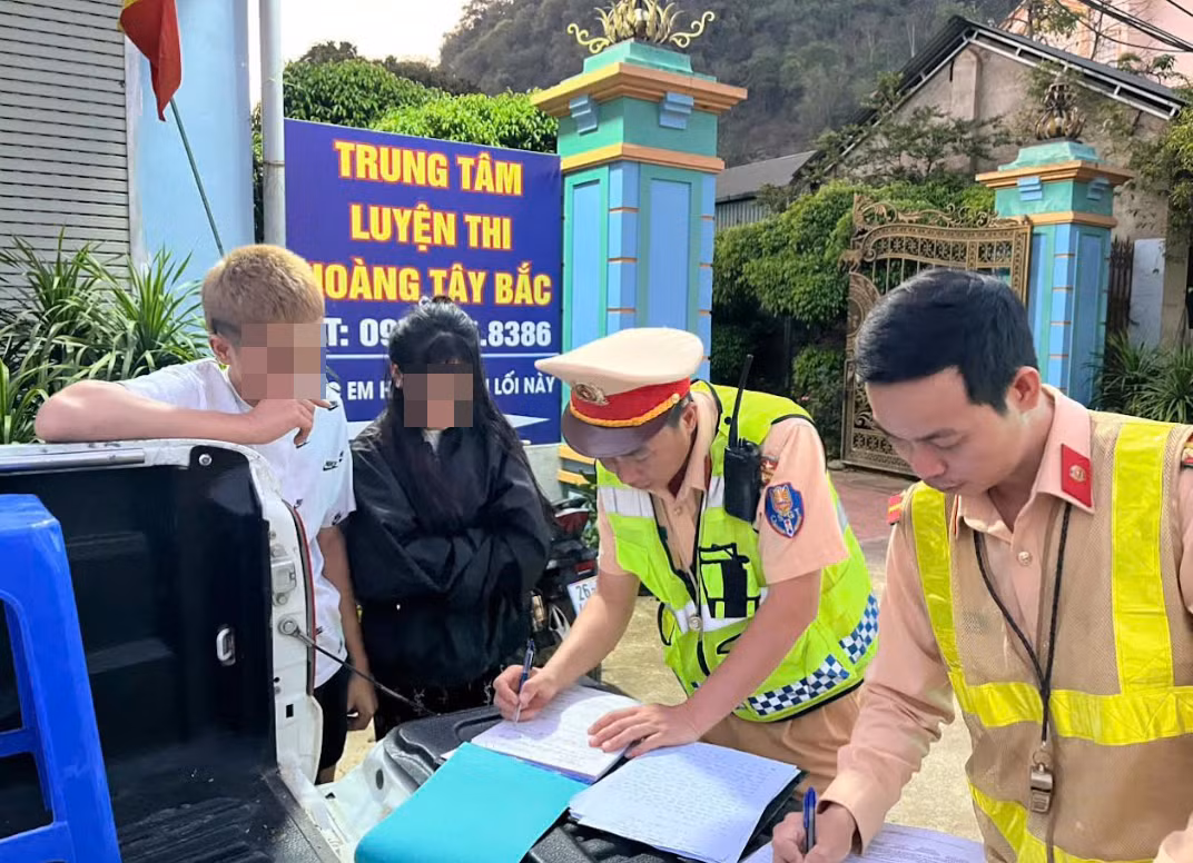 Đầu trần, đánh võng để 