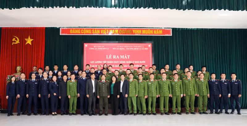 Bài 4: Những chuyển biến rõ rệt ở địa bàn ven biển, biên giới -0