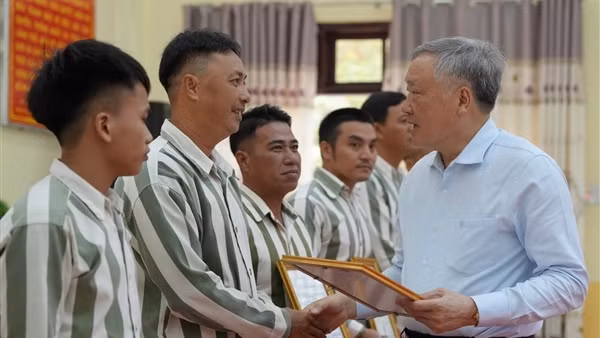 Phía trước còn rất nhiều cơ hội để người được đặc xá hoàn lương, hướng thiện