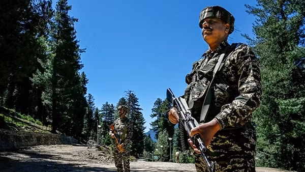 Căng thẳng Ấn Độ - Pakistan: Những bước chân nguy hiểm bên miệng vực