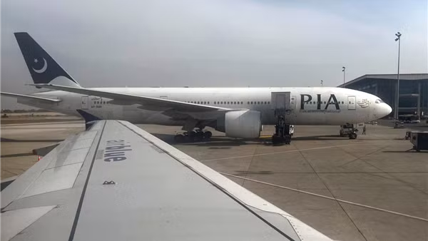 Ấn Độ đóng không phận với máy bay dân sự và quân sự Pakistan