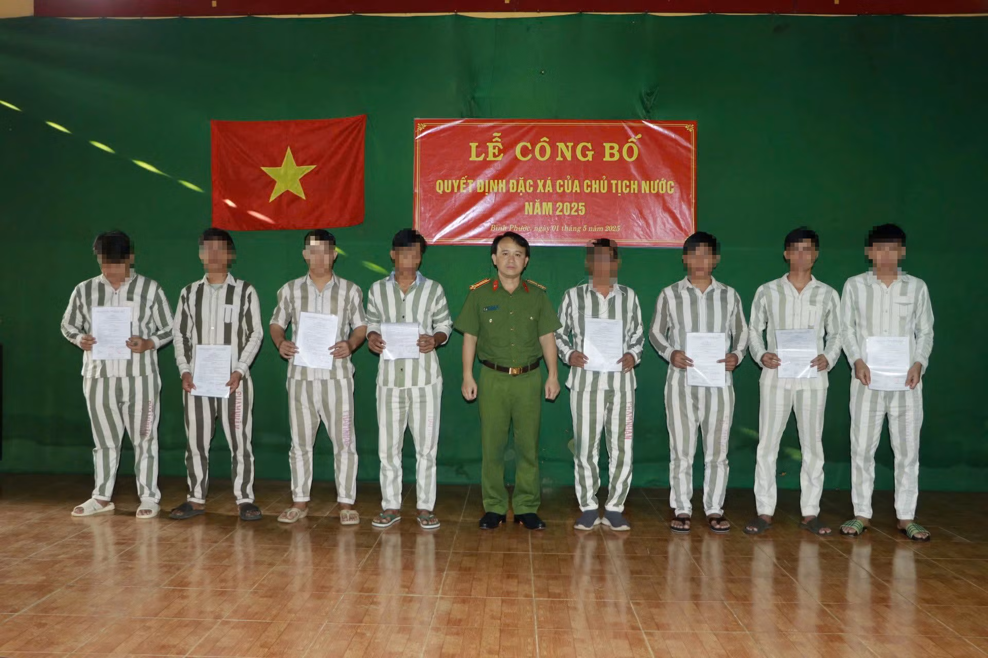 Phạm nhân vui mừng khi được đặc xá -0