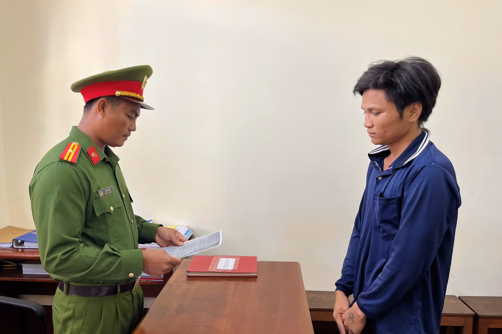 Công an xã ở Cà Mau phối hợp bắt đối tượng truy nã -0