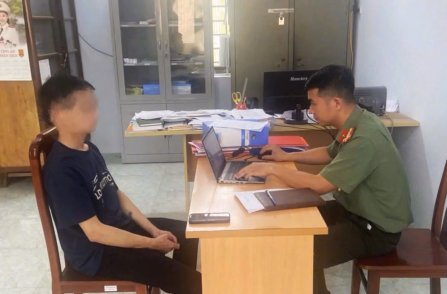 Công an Hoà Bình xử lý hai hội nhóm báo chốt CSGT -0