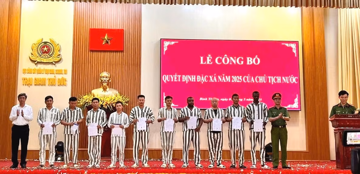 Phấn đấu trở thành một công dân tốt có ích cho cộng đồng và xã hội -0