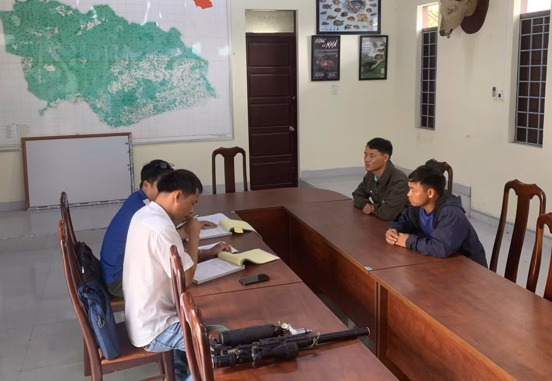 Bắt quả tang 2 đối tượng mang súng vào khu bảo tồn săn khỉ -0