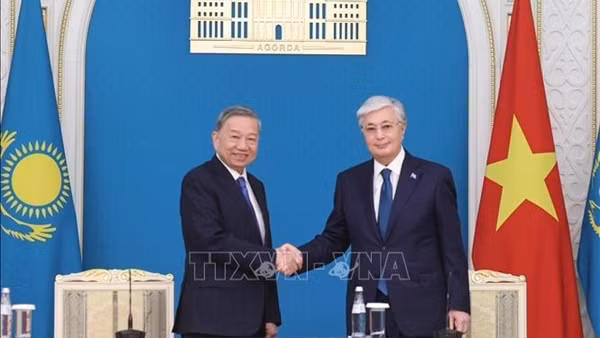 Tổng Bí thư Tô Lâm chứng kiến Lễ trao các văn kiện hợp tác song phương Việt Nam - Kazakhstan