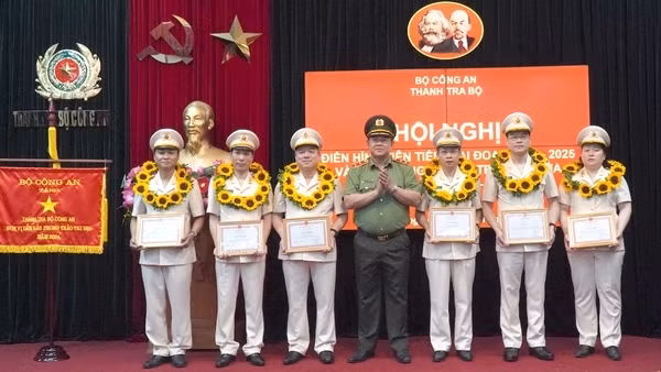 Thanh tra Bộ Công an tuyên dương các điển hình tiên tiến