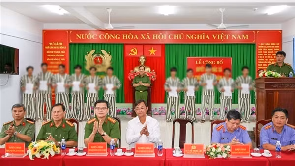 Các trại giam Tây Nam bộ công bố quyết định đặc xá