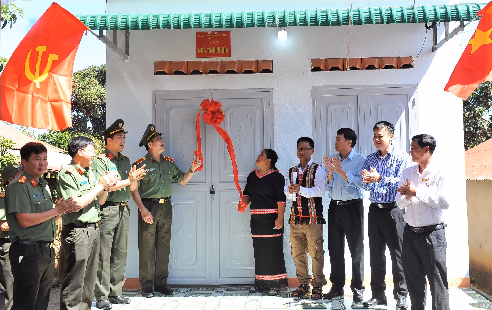 Sẽ xử lý cán bộ nếu để chậm tiến độ xoá nhà tạm, nhà dột nát -0