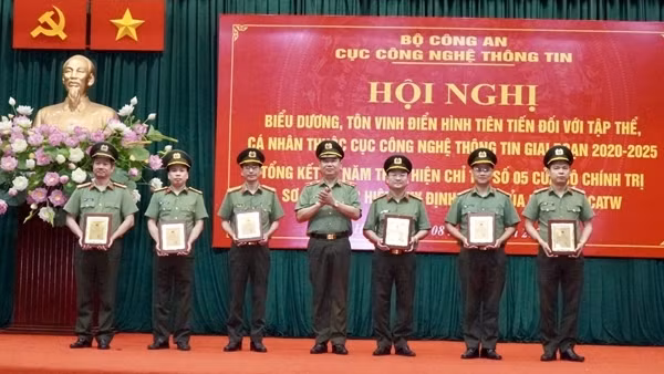 Cục Công nghệ thông tin vinh danh, tuyên dương các điển hình tiên tiến