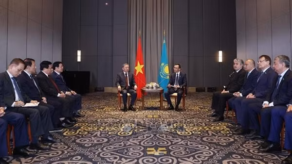 Tổng Bí thư Tô Lâm hội kiến Chủ tịch Thượng viện Cộng hòa Kazakhstan