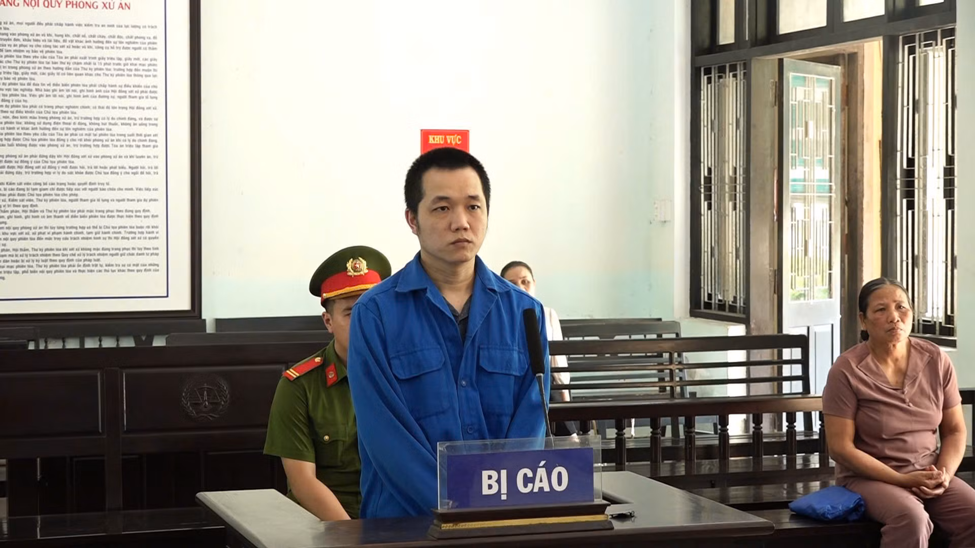 Vết trượt dài của kẻ “ăn đất” -0