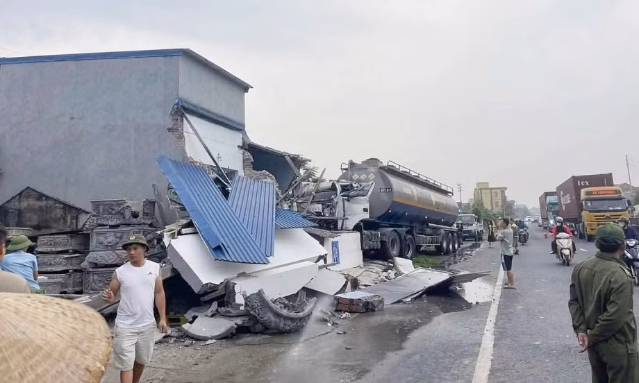 Gần 9000 trường hợp vi phạm giao thông bị xử lý trong ngày 1/5 -0