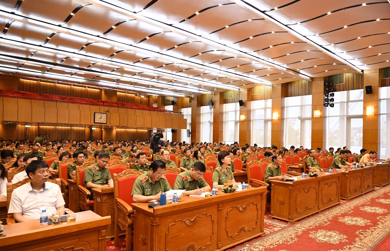 Học tập chuyên đề “CAND gương mẫu đi đầu, vững tin bước vào kỷ nguyên mới” -0