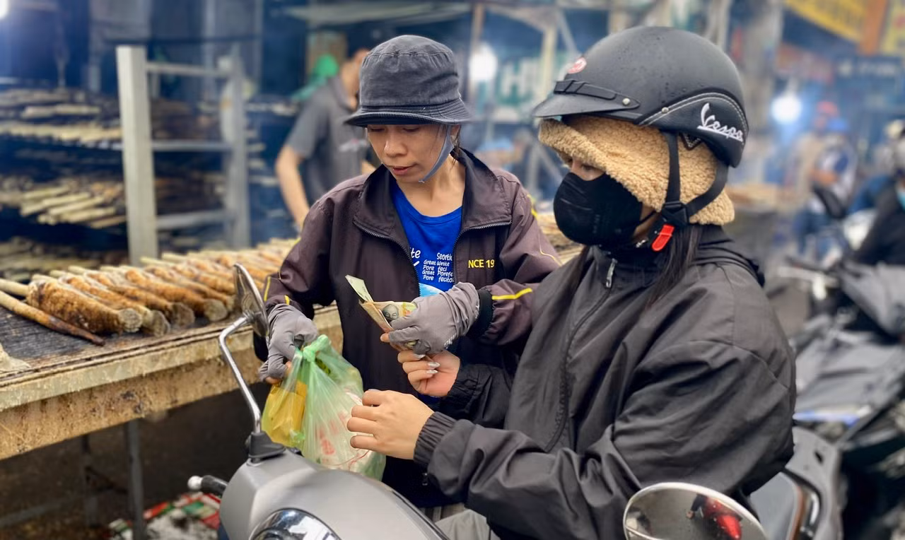 Chợ cá lóc nướng sực nức mùi ngày 