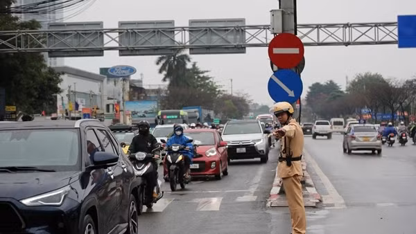 CSGT Hà Nội tăng cường bảo đảm an toàn giao thông ngày cuối kỳ nghỉ Tết