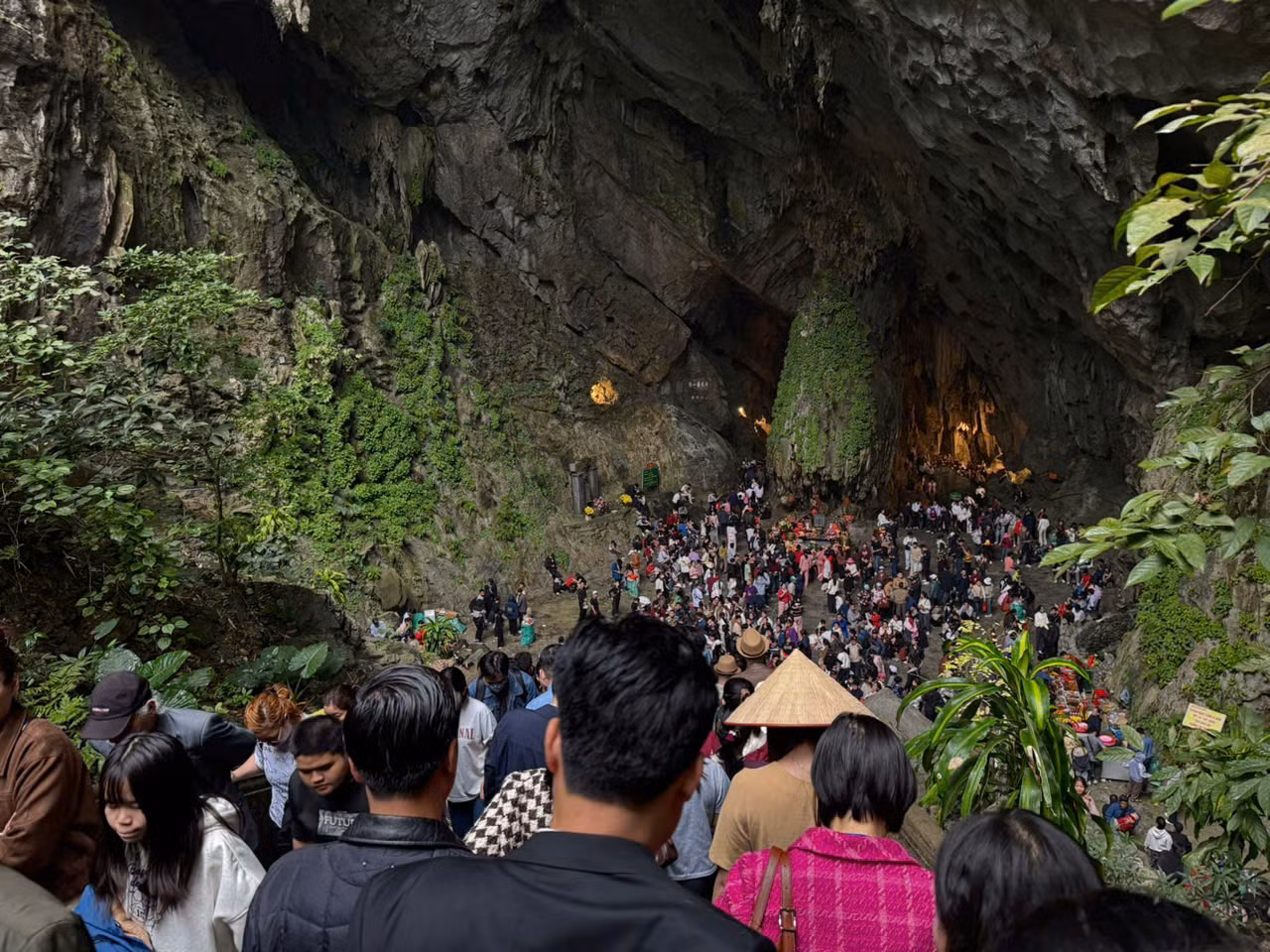 Hoàn tiền mua vé tham quan thắng cảnh Chùa Hương -0