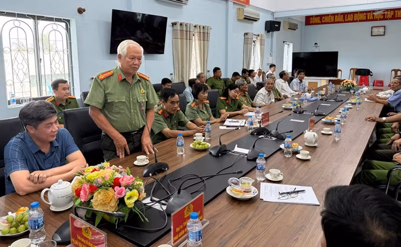 Anh hùng LLVT Nhân dân, Thiếu tướng Vũ Hùng Vương thăm, chúc Tết và làm việc với một số Chi hội Cựu CAND tại tỉnh Vĩnh Long -1