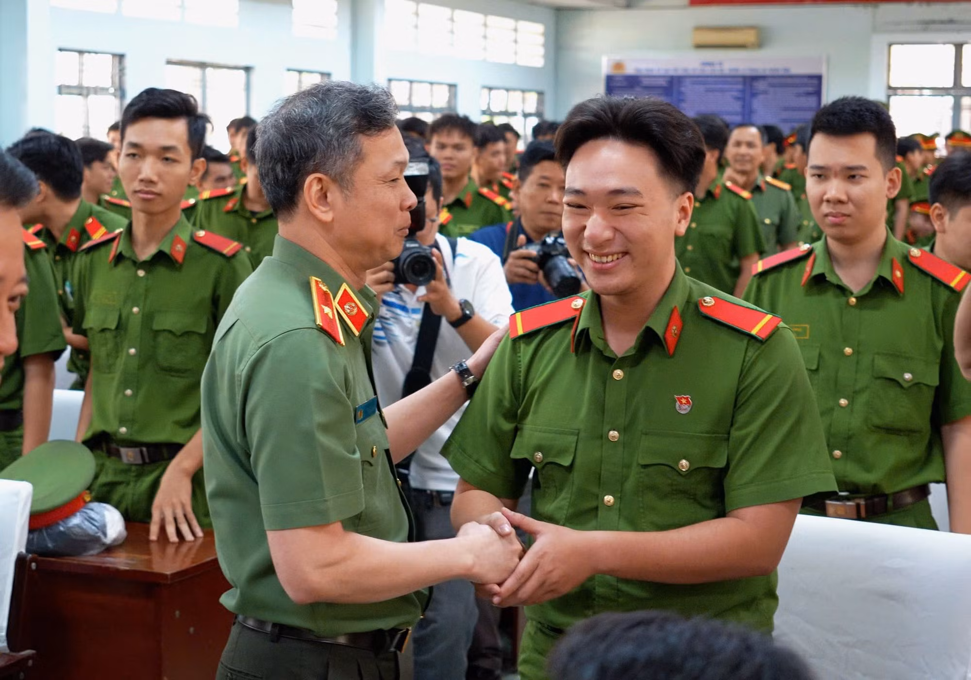 Công an TP Hồ Chí Minh trao quyết định xuất ngũ cho 1.032 hạ sĩ quan, chiến sĩ nghĩa vụ -0