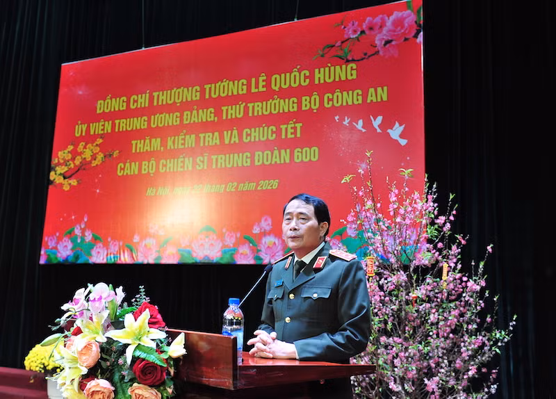 Thứ trưởng Lê Quốc Hùng kiểm tra công tác trực Tết, chúc Tết cán bộ, chiến sĩ Công an Thủ đô -0