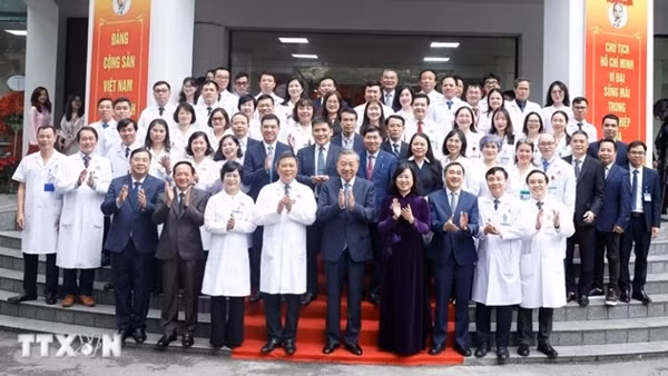 Tổng Bí thư Tô Lâm: Thầy thuốc là điểm tựa của người bệnh trong thời khắc khó khăn nhất