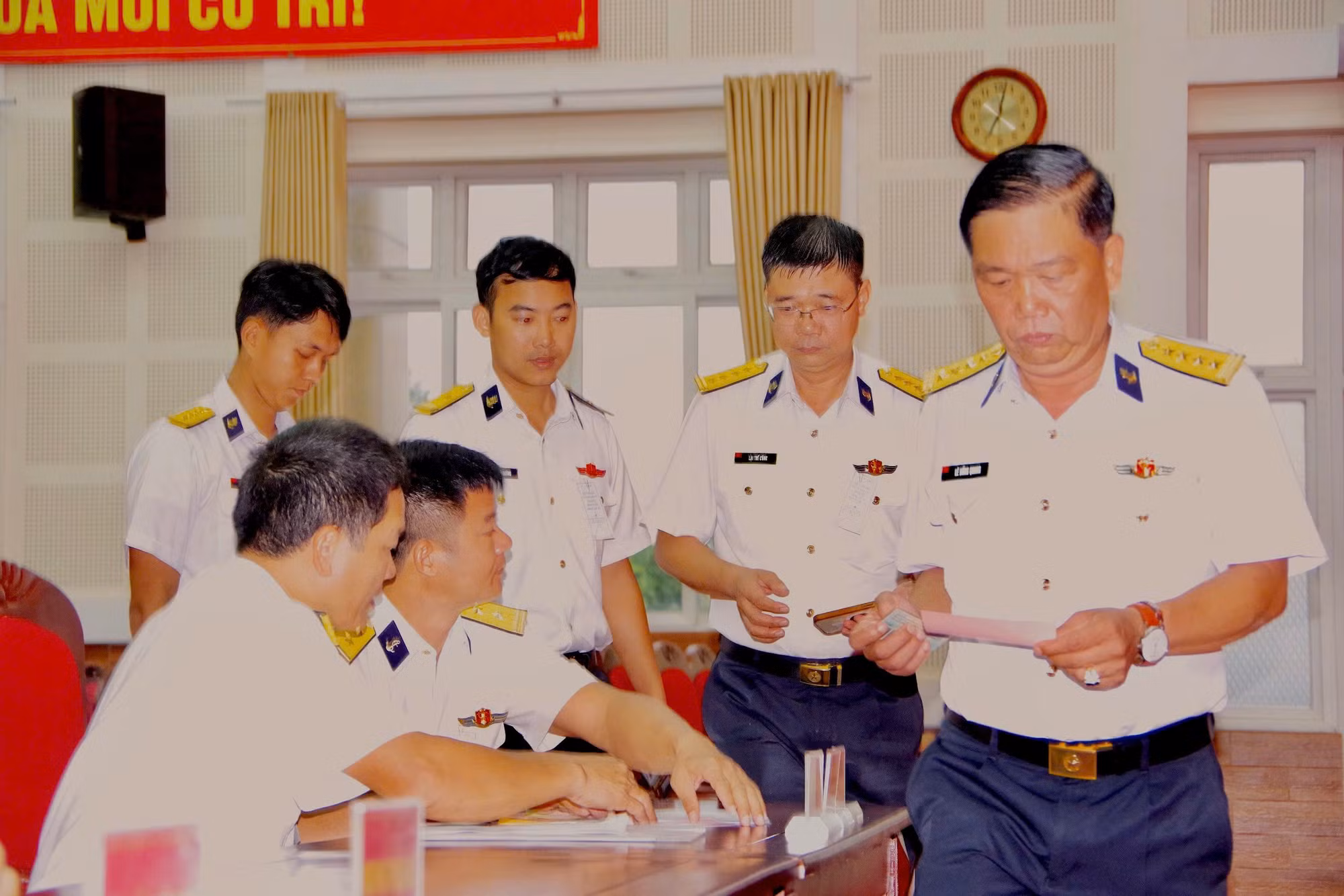 “Dù ở giữa biển, chúng tôi vẫn thực hiện đầy đủ quyền công dân” -0