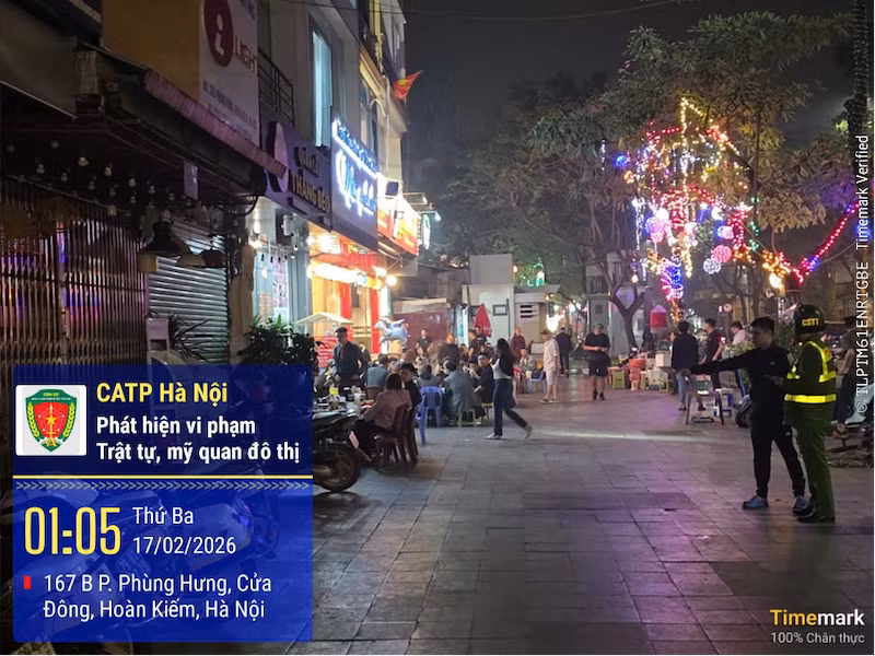 Chuyện những người đón Tết muộn -0