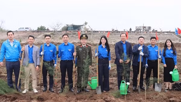 Tuổi trẻ Cục An ninh chính trị nội bộ hưởng ứng Tết trồng cây và Tháng Thanh niên tại Hưng Yên