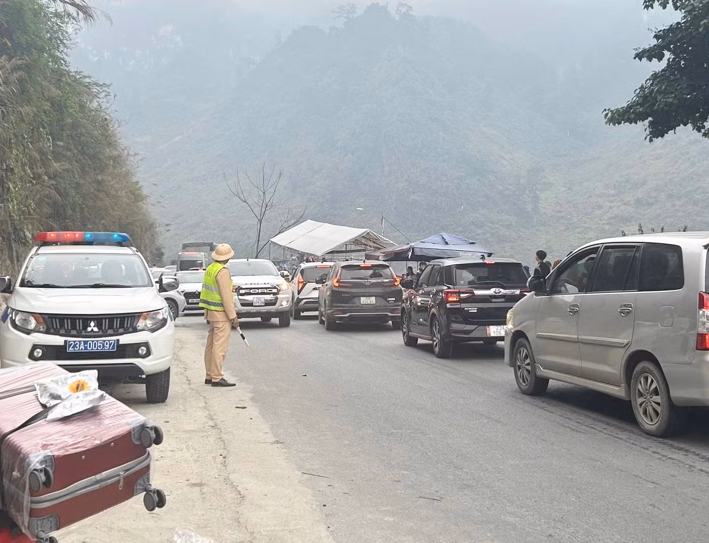 Giữ nhịp du xuân an toàn trên những cung đường cao nguyên -0